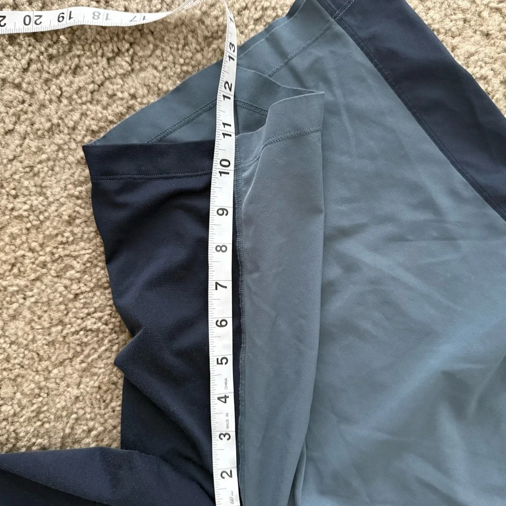 lululemon athletica Blue and Navy Athletic Shorts XXL 11 inch - Picture 4 of 4